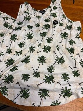 Tropical Palm Print White Sleep Tank — Women's Comfortable Pajama Set